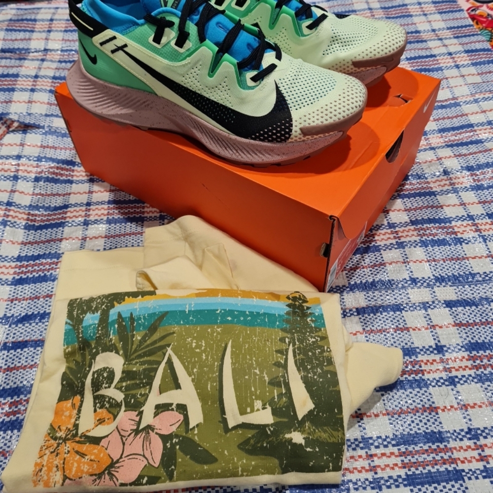 Nike Light Green and Black Athletic Sneakers